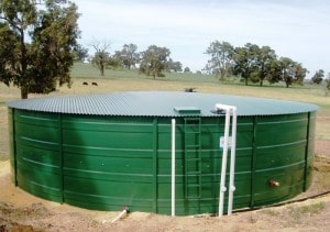 Outdoor cylindrical water tank in the source photograph